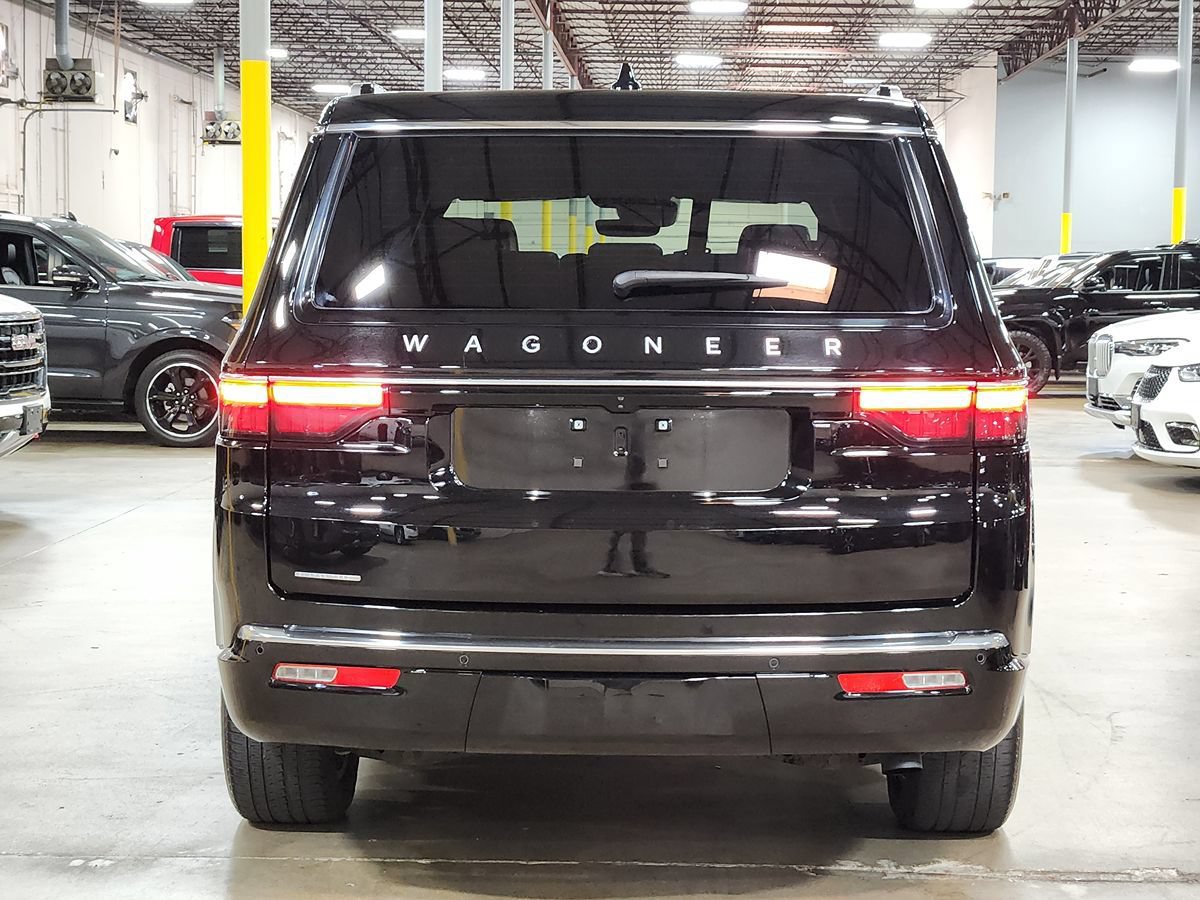 Used 2023 Jeep Wagoneer 4WD w/ Premium Group I image 10