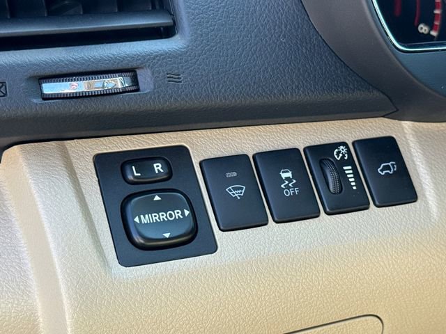 Used 2011 Toyota Highlander Limited w/ Tow Pkg FWD image 25