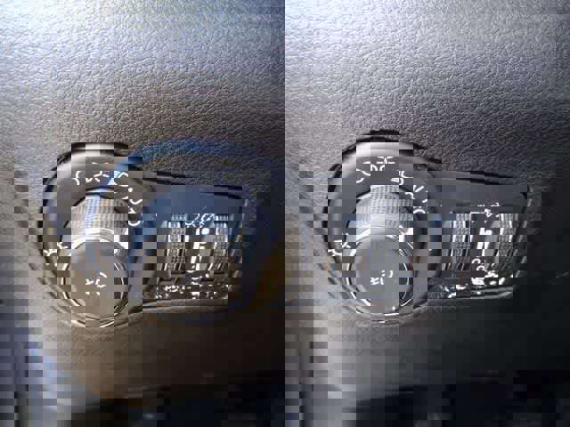 Used 2024 Jeep Compass Latitude image 10