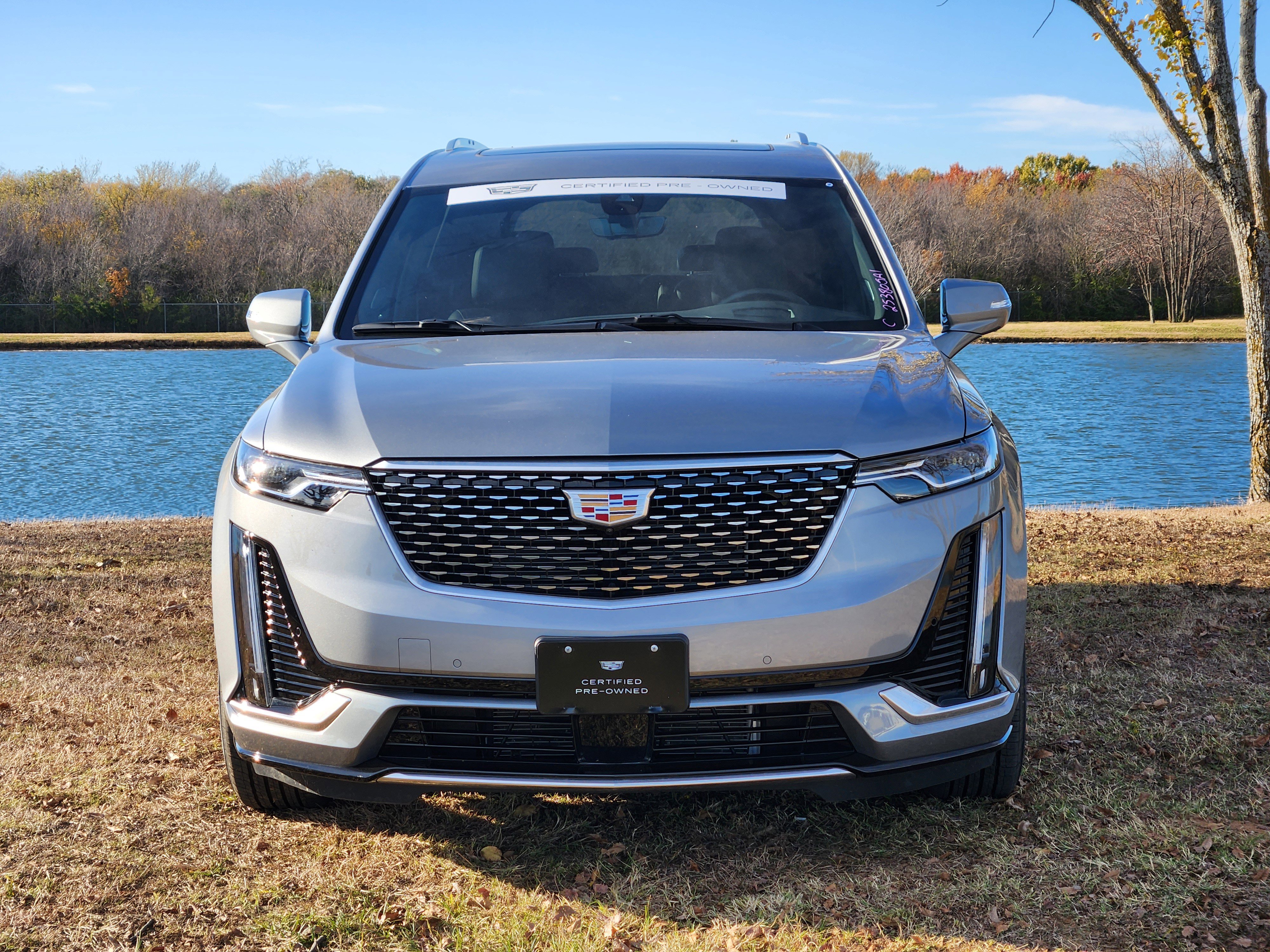 Used 2025 Cadillac XT6 Premium Luxury w/ Technology Package image 2