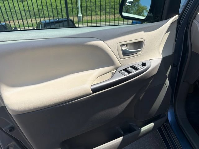 Used 2017 Toyota Sienna LE FWD image 8