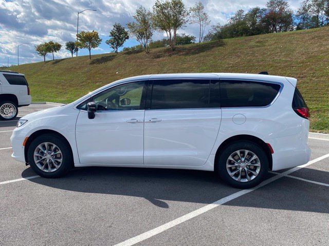 New 2026 Chrysler Pacifica Limited AWD/4WD image 4