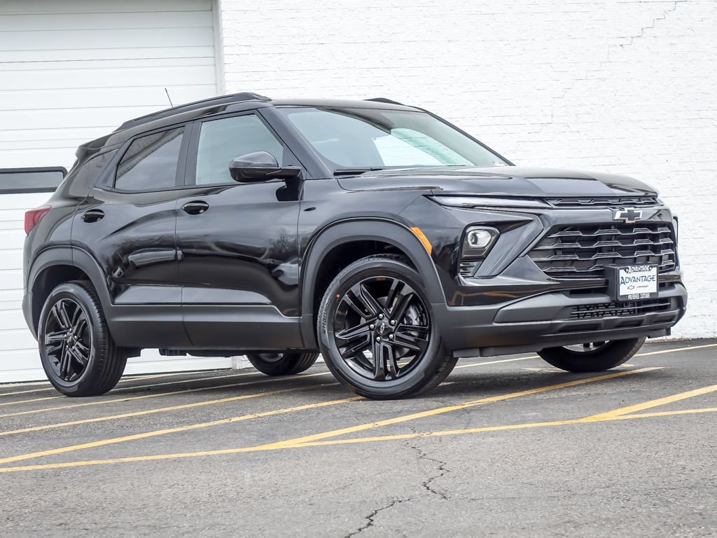 Used 2026 Chevrolet TrailBlazer LT w/ Midnight Edition FWD image 2