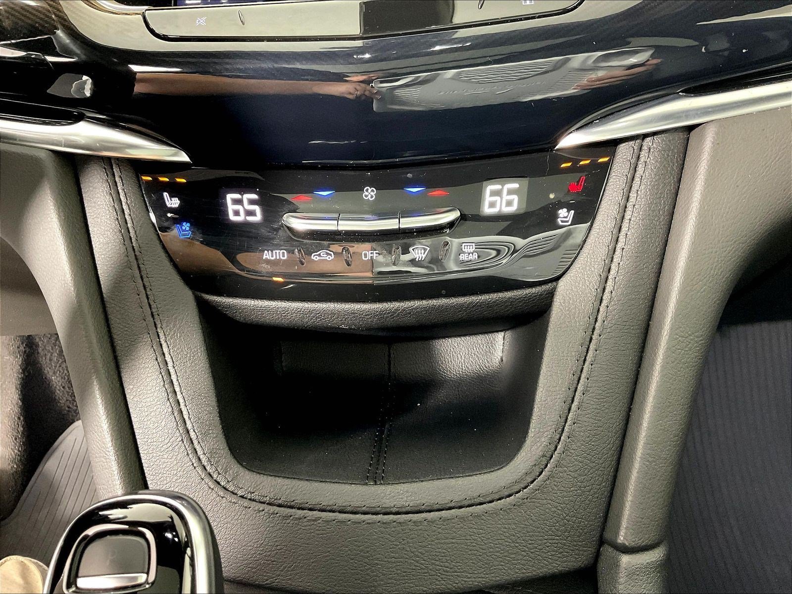 Used 2024 Cadillac XT6 Sport w/ LPO, Onyx Lite Package AWD/4WD image 37