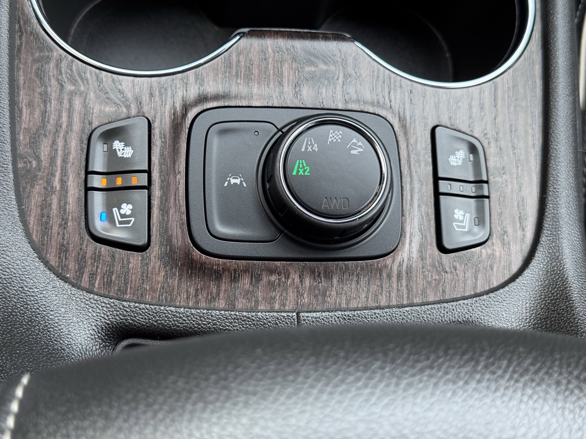 Used 2023 GMC Acadia Denali image 24