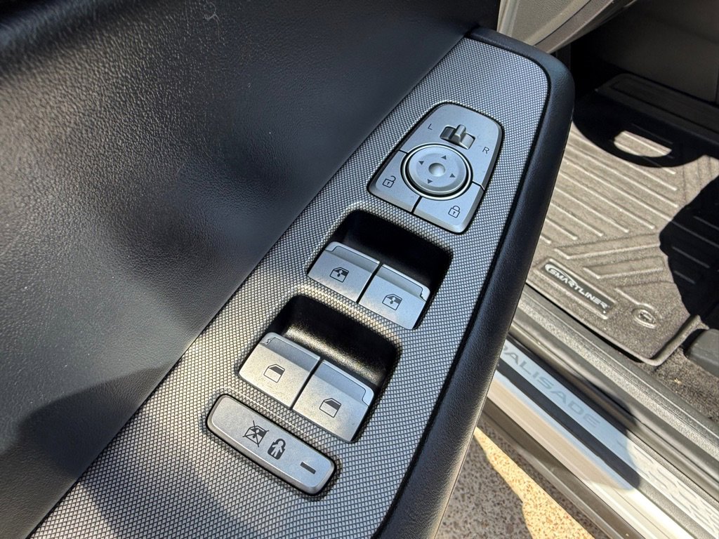 Used 2021 Hyundai Palisade Limited FWD image 22