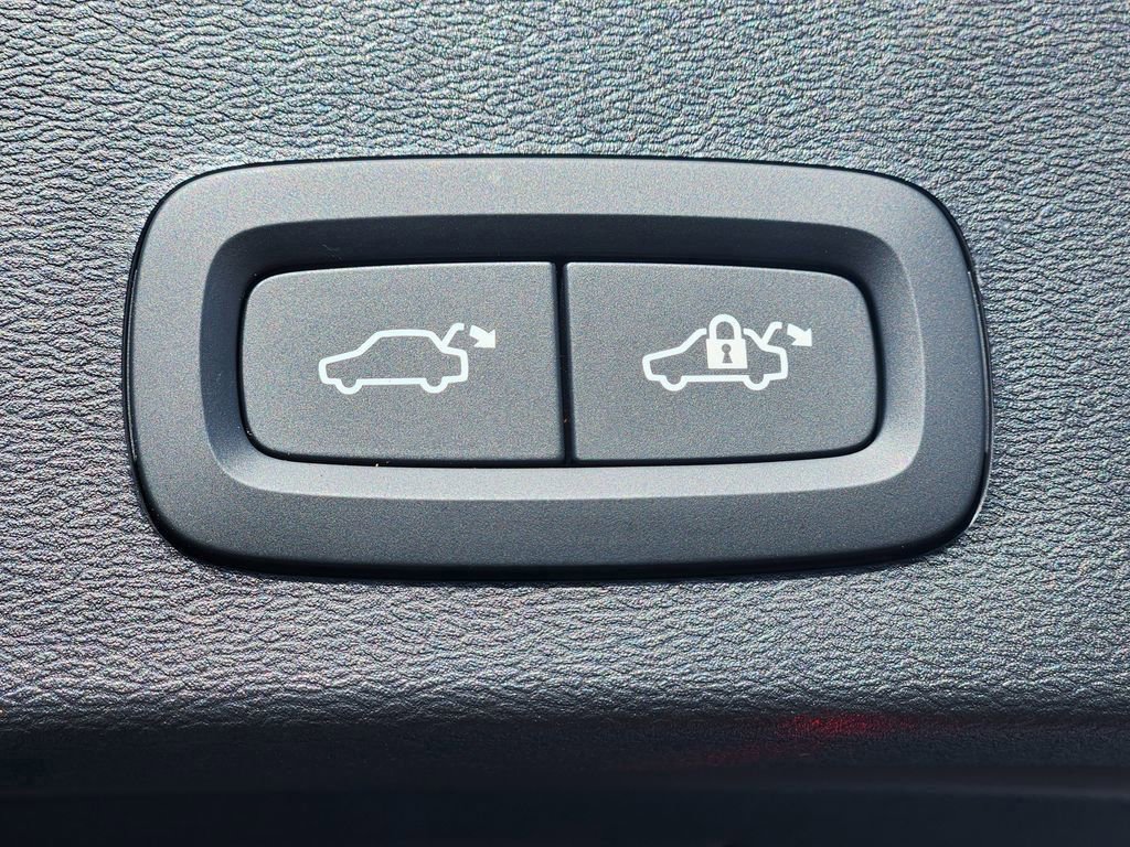 New 2026 Volvo XC40 B5 Ultra w/ Climate Package image 23