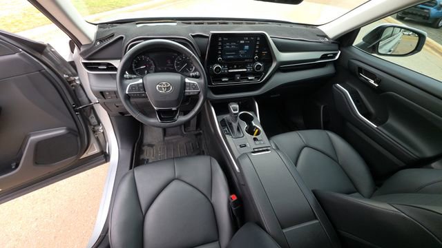 Used 2021 Toyota Highlander XLE image 19