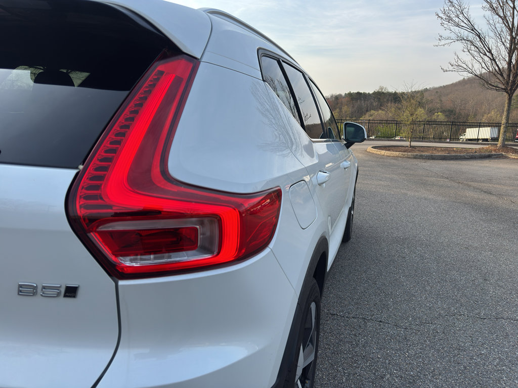 Used 2025 Volvo XC40 B5 Plus image 9