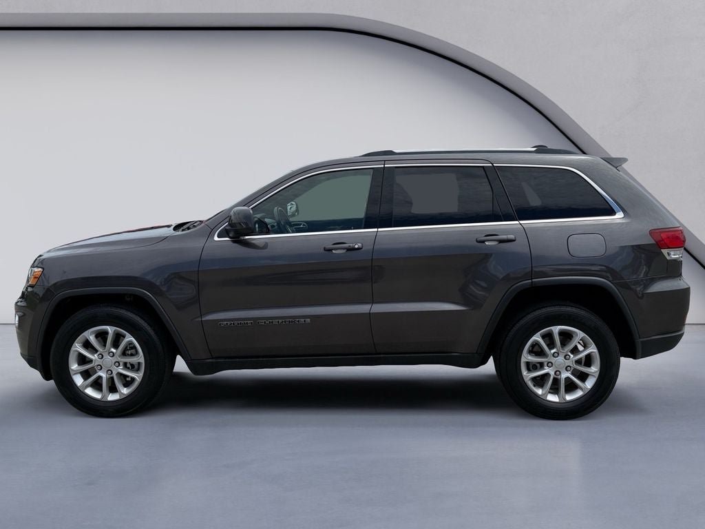Used 2021 Jeep Grand Cherokee Laredo w/ Security & Convenience Group AWD/4WD image 2
