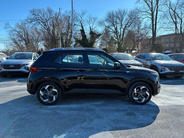 Certified 2023 Hyundai Venue SEL w/ Cargo Package image 4