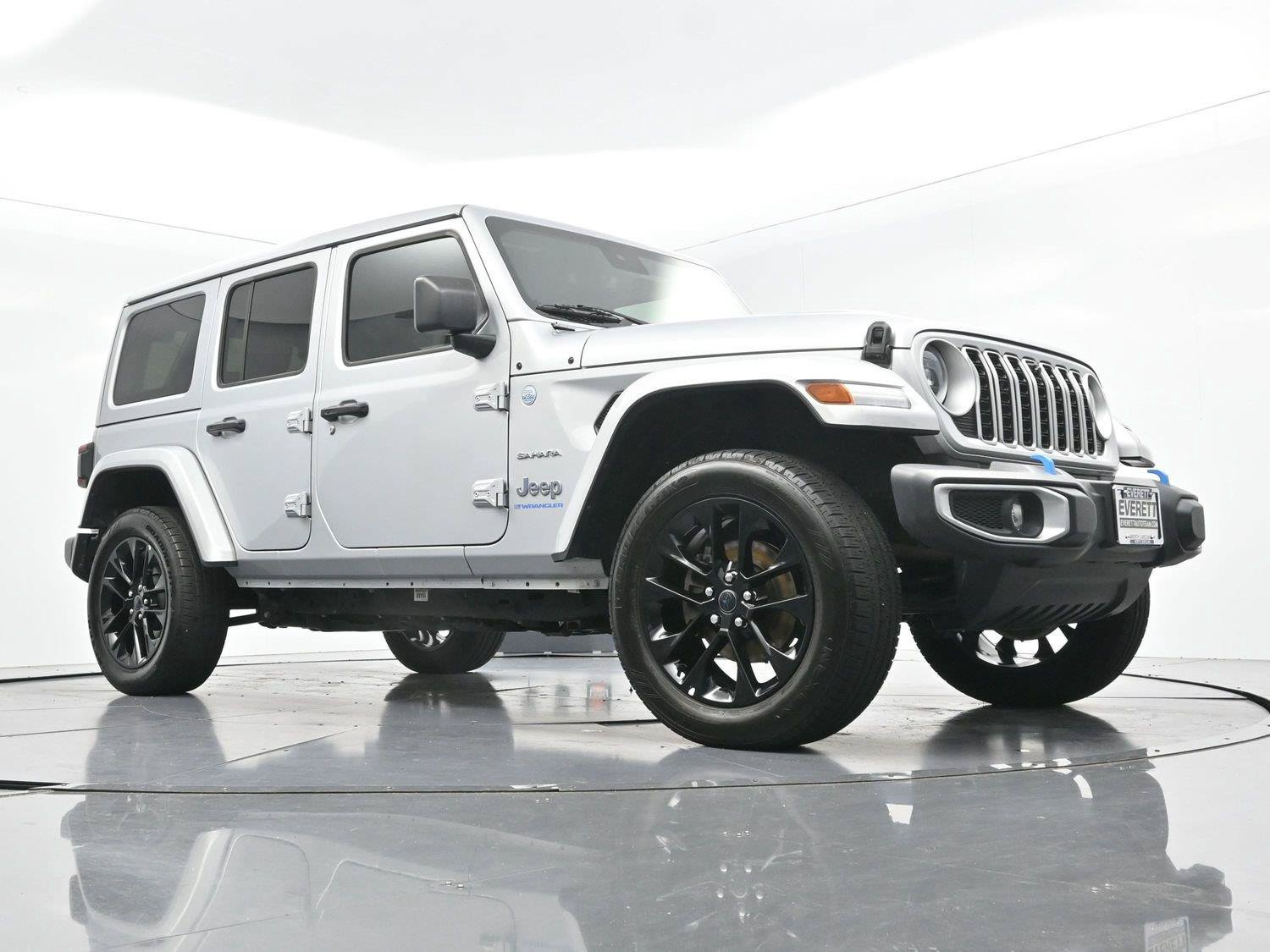Used 2024 Jeep Wrangler Unlimited Sahara w/ Technology Group AWD/4WD image 49