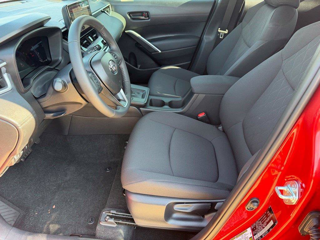 Used 2026 Toyota Corolla Cross LE FWD image 10