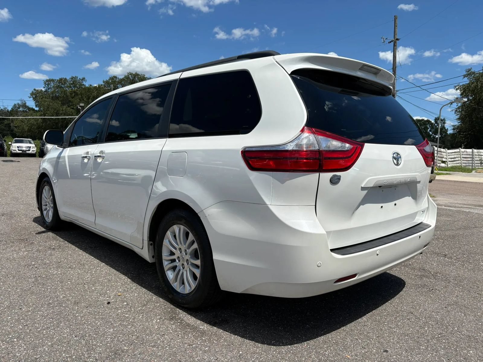 Used 2015 Toyota Sienna XLE Premium FWD image 9