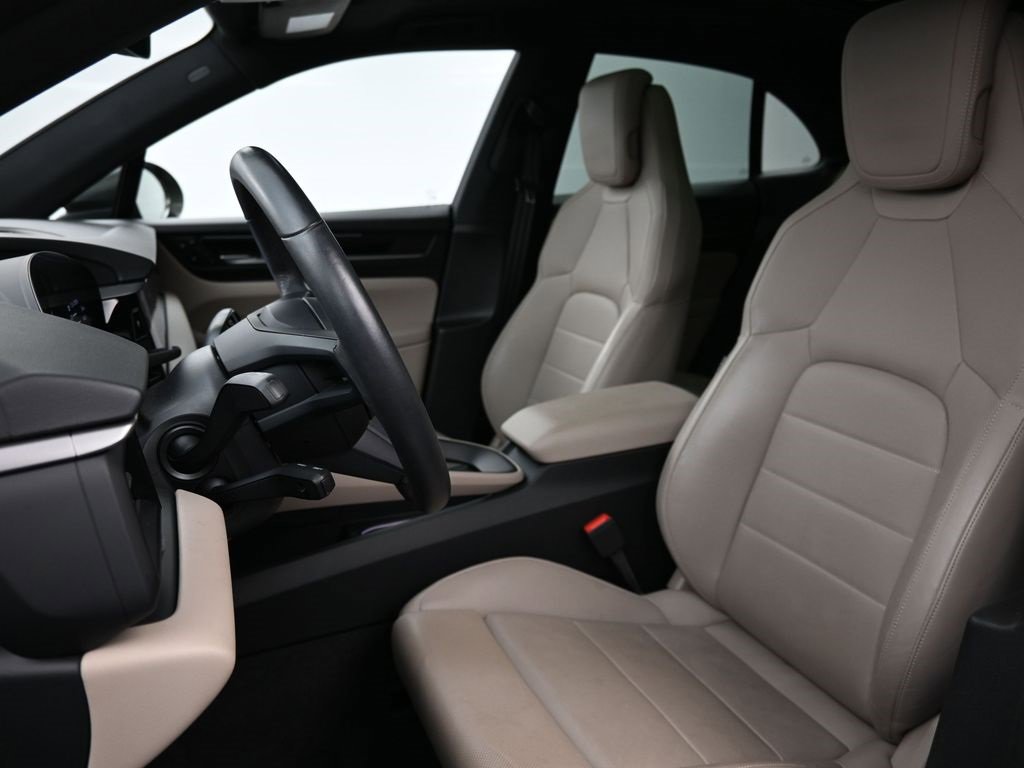 Used 2025 Porsche Macan Electric image 5