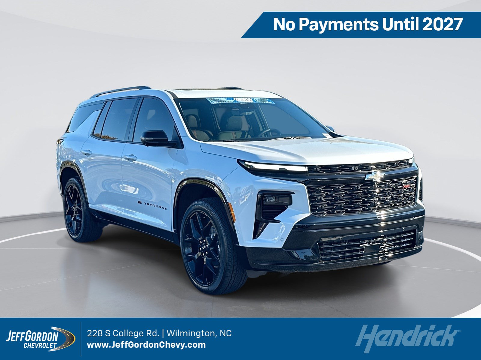 Used 2026 Chevrolet Traverse RS FWD image 1