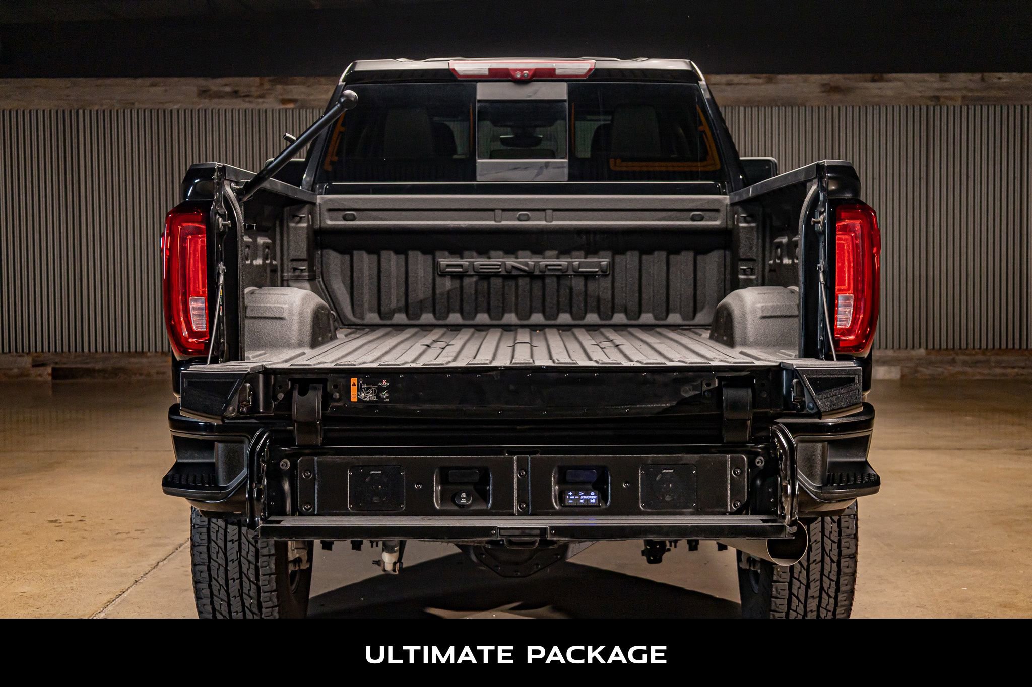 Used 2021 GMC Sierra 2500 Denali w/ Denali Black Diamond Edition image 8