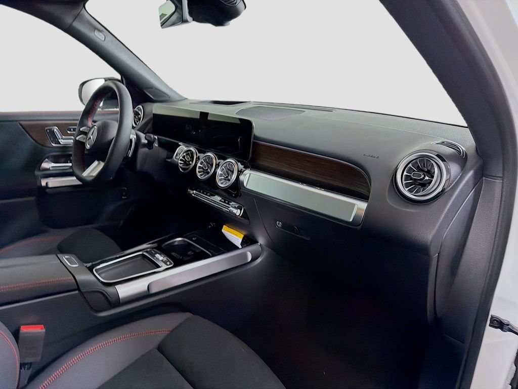 New 2026 Mercedes-Benz GLB 250 4MATIC image 32