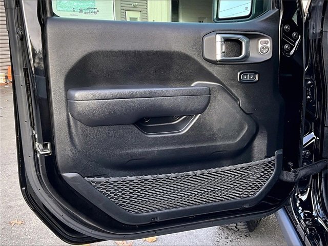 Used 2023 Jeep Gladiator Sport image 18