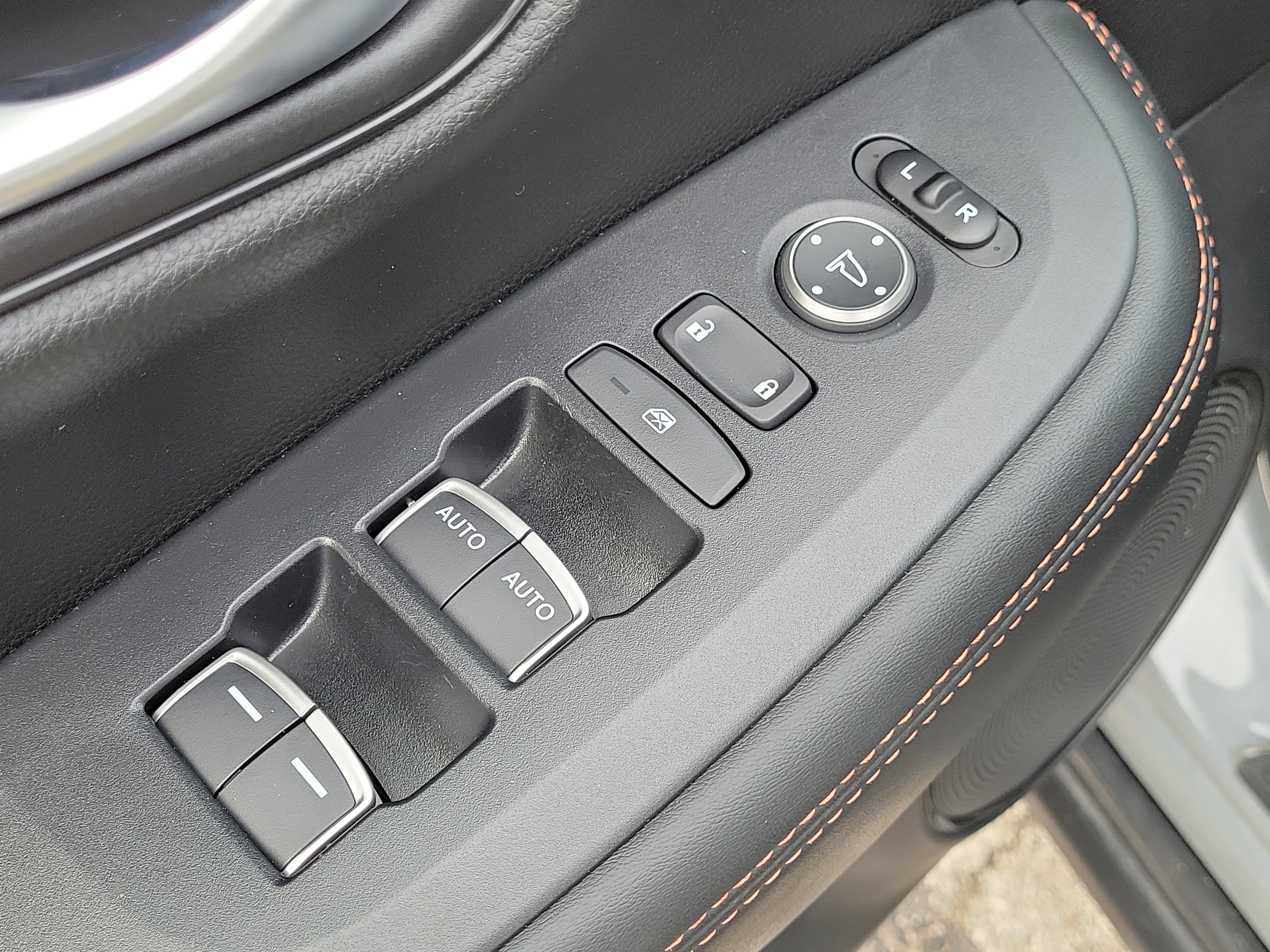 Used 2025 Honda HR-V Sport image 17