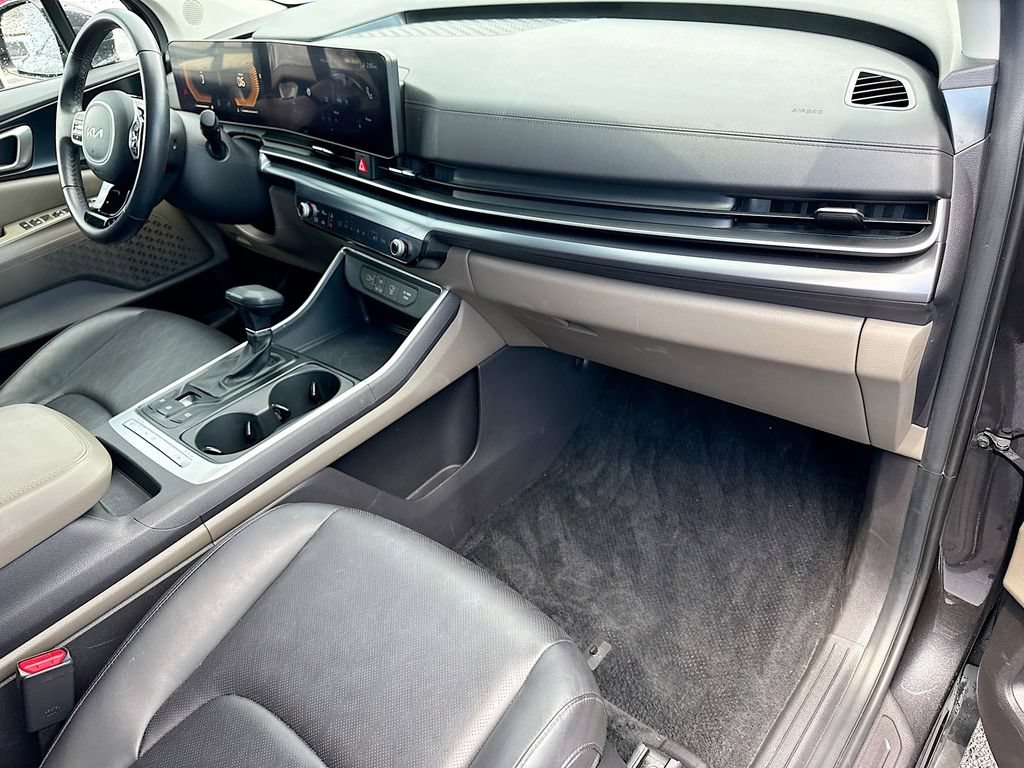 Certified 2025 Kia Carnival FWD image 12