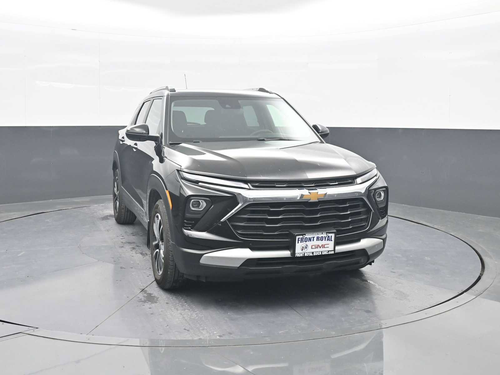 Used 2026 Chevrolet TrailBlazer LT w/ LT Cold Weather Package FWD image 2