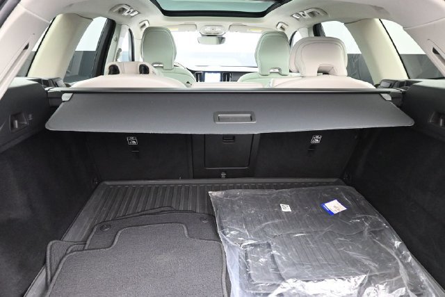 Used 2023 Volvo XC60 B5 Plus w/ Protection Package Premier FWD image 30