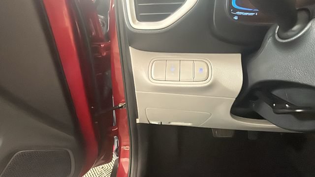 Used 2025 Hyundai Venue SEL FWD image 18
