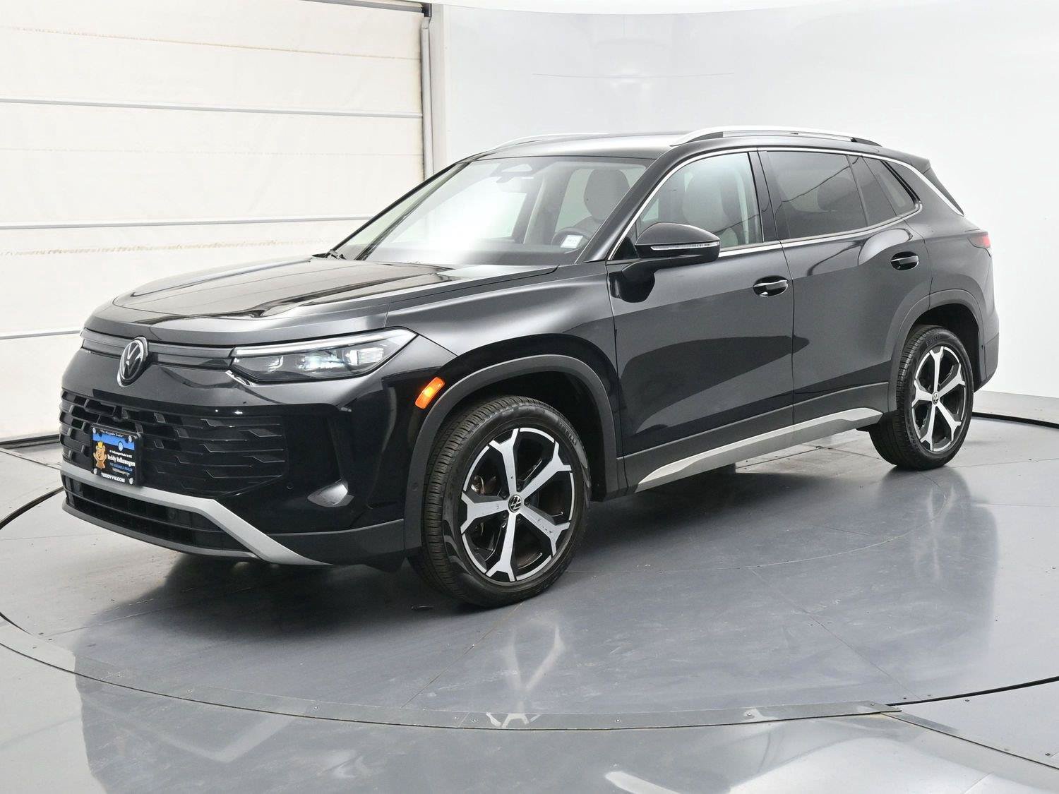 Used 2025 Volkswagen Tiguan SE