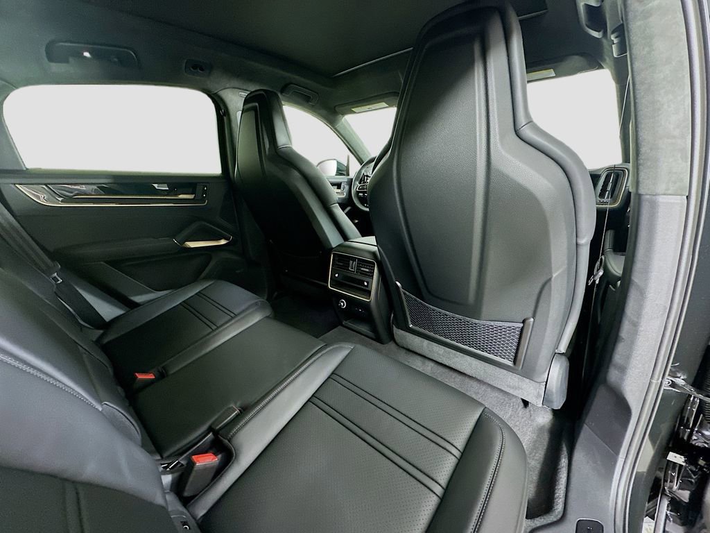 New 2025 Porsche Cayenne Turbo image 30