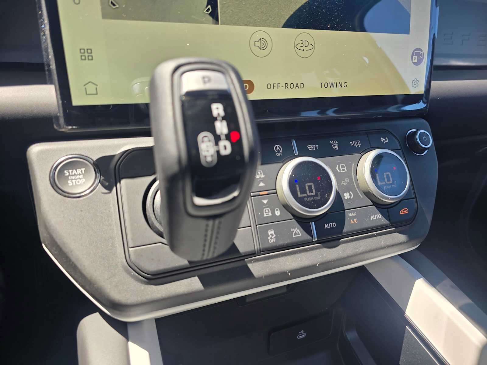 New 2026 Land Rover Defender 130 X-Dynamic SE AWD/4WD image 29