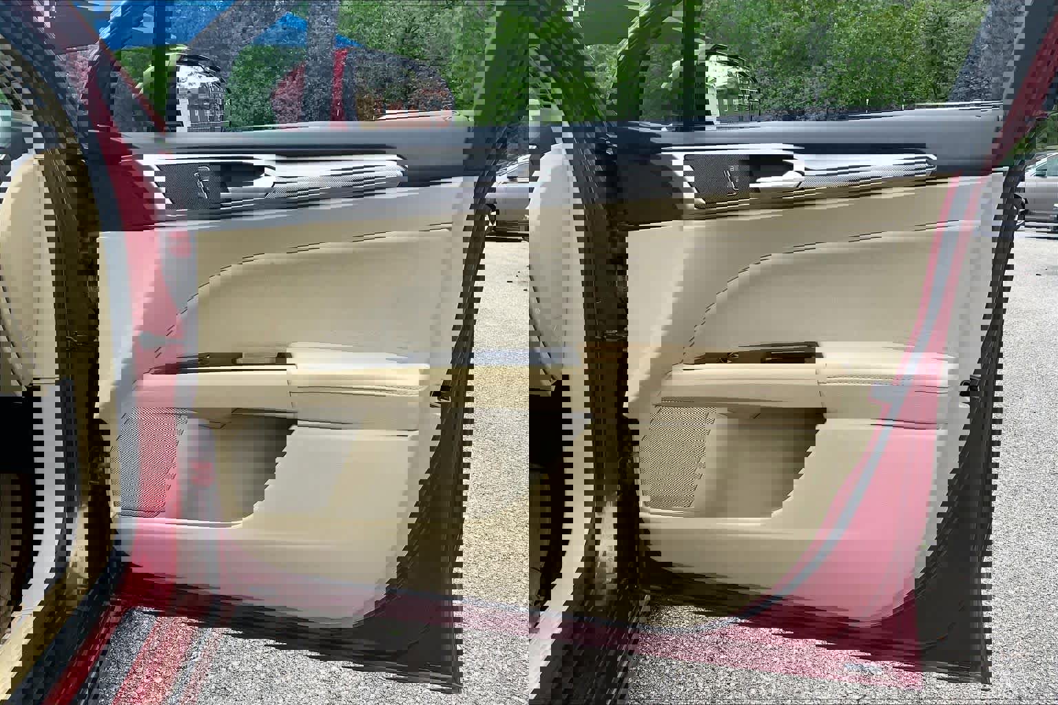 Used 2015 Ford Fusion SE FWD image 23