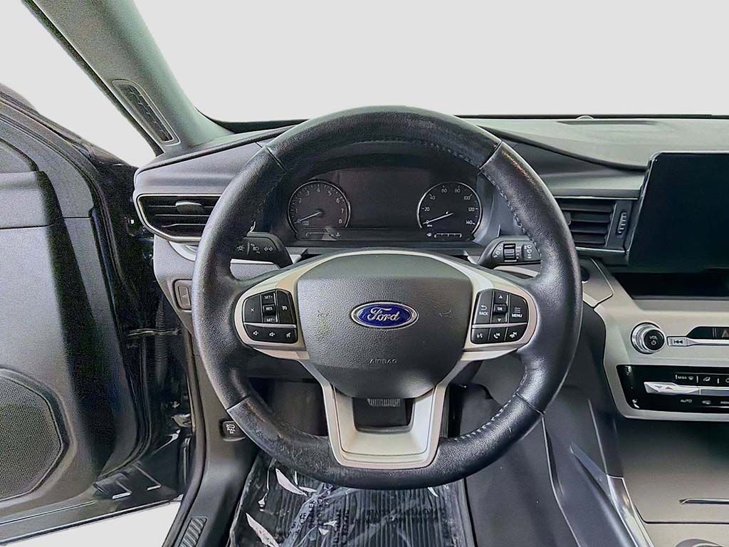 Used 2022 Ford Explorer XLT w/ Equipment Group 202A image 30