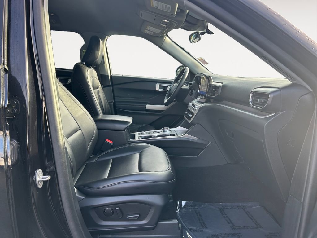 Used 2024 Ford Explorer XLT w/ Equipment Group 202A image 10