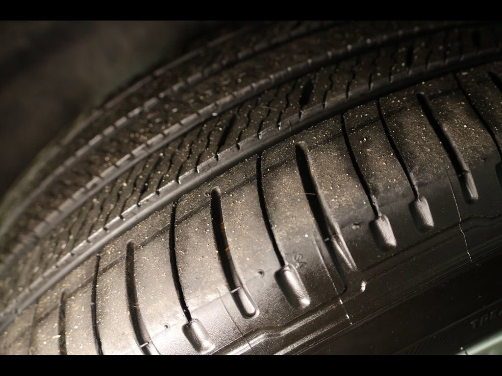 Used 2023 GMC Acadia SLE w/ Driver Convenience Package image 6