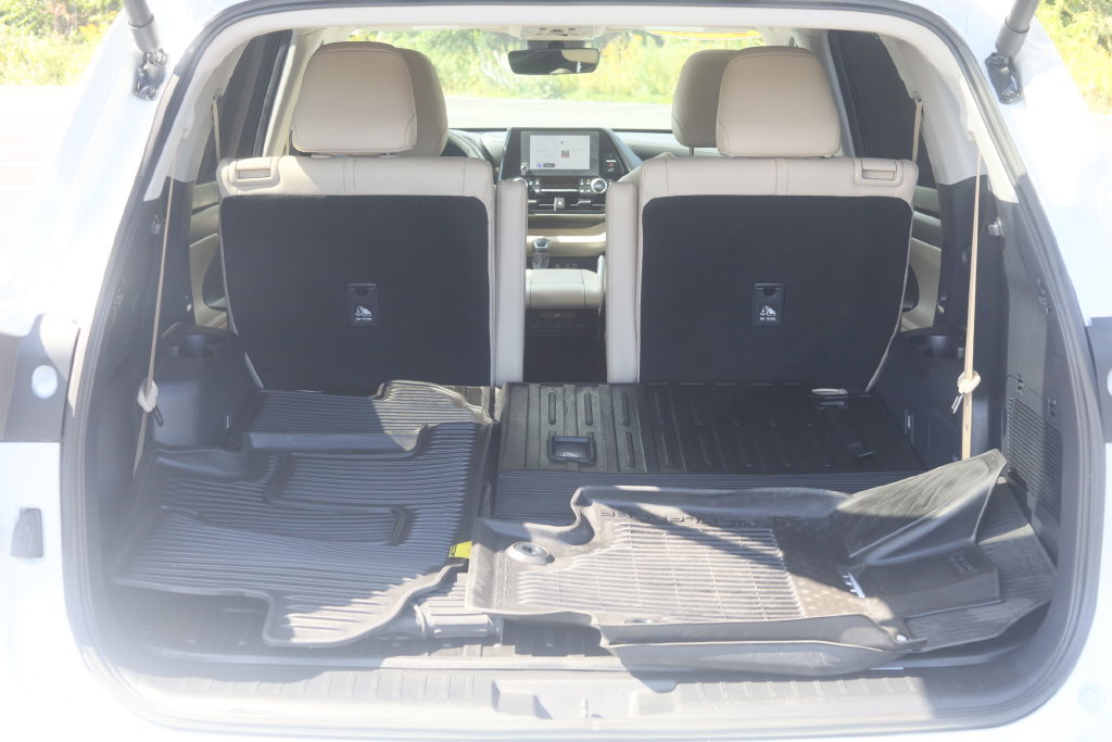 Used 2025 Toyota Highlander XLE AWD/4WD image 28