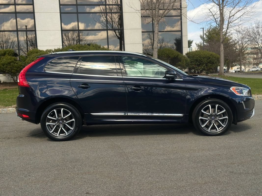 Used 2017 Volvo XC60 T6 Dynamic w/ Preferred Option Package AWD/4WD image 9