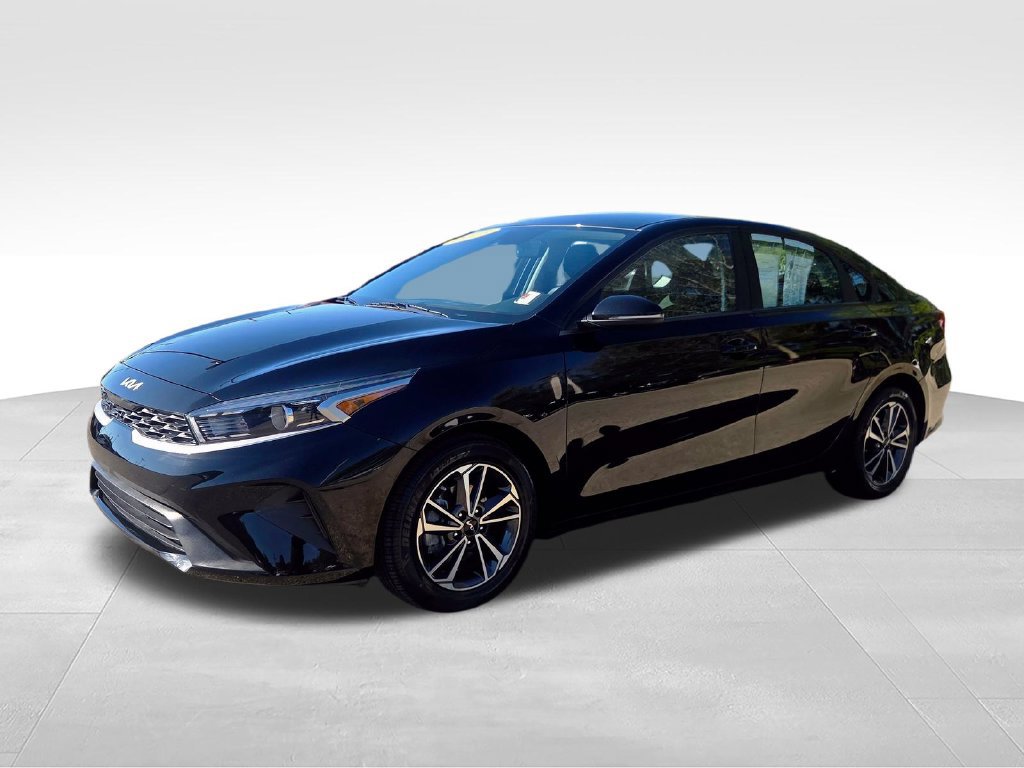 Used 2023 Kia Forte LXS w/ LXS Technology Package FWD image 3