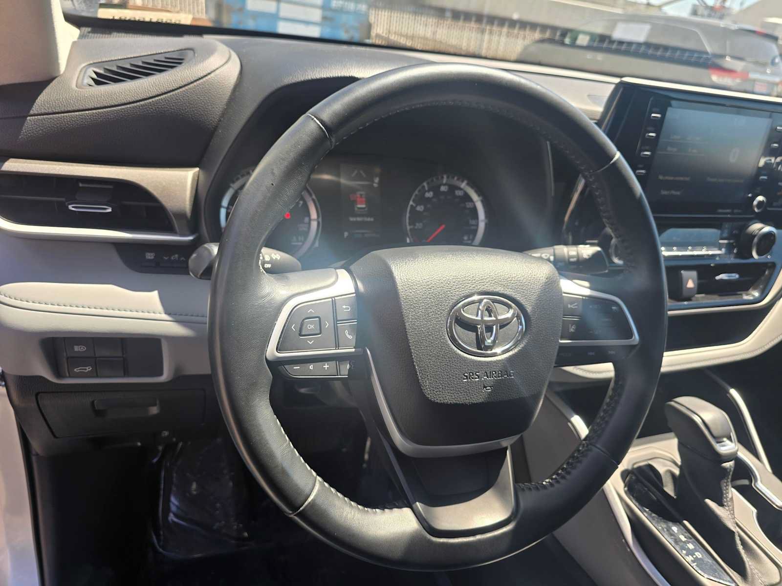 Used 2022 Toyota Highlander LE AWD/4WD image 24