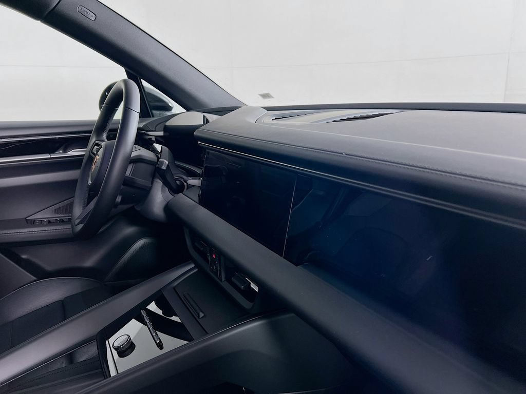 New 2026 Porsche Macan 4 Electric AWD/4WD image 31