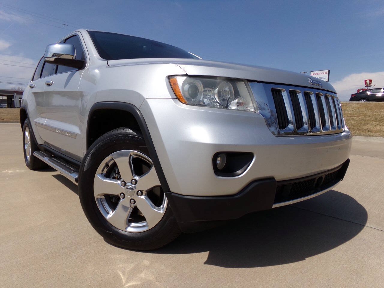 Used 2011 Jeep Grand Cherokee Limited RWD image 9
