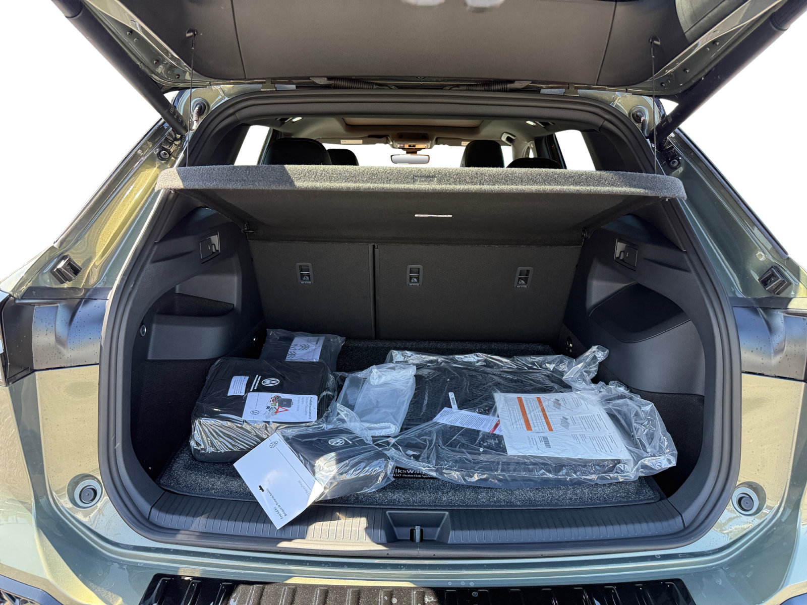 New 2026 Volkswagen Tiguan SEL R-Line AWD/4WD image 17