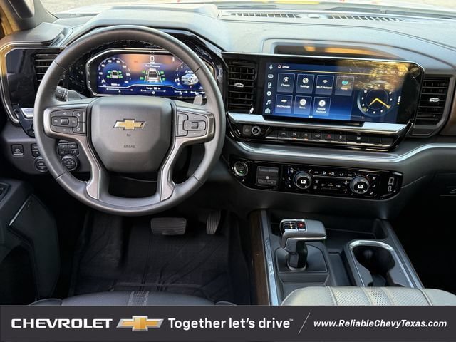 Used 2025 Chevrolet Silverado 1500 High Country w/ High Country Premium Package AWD/4WD image 13