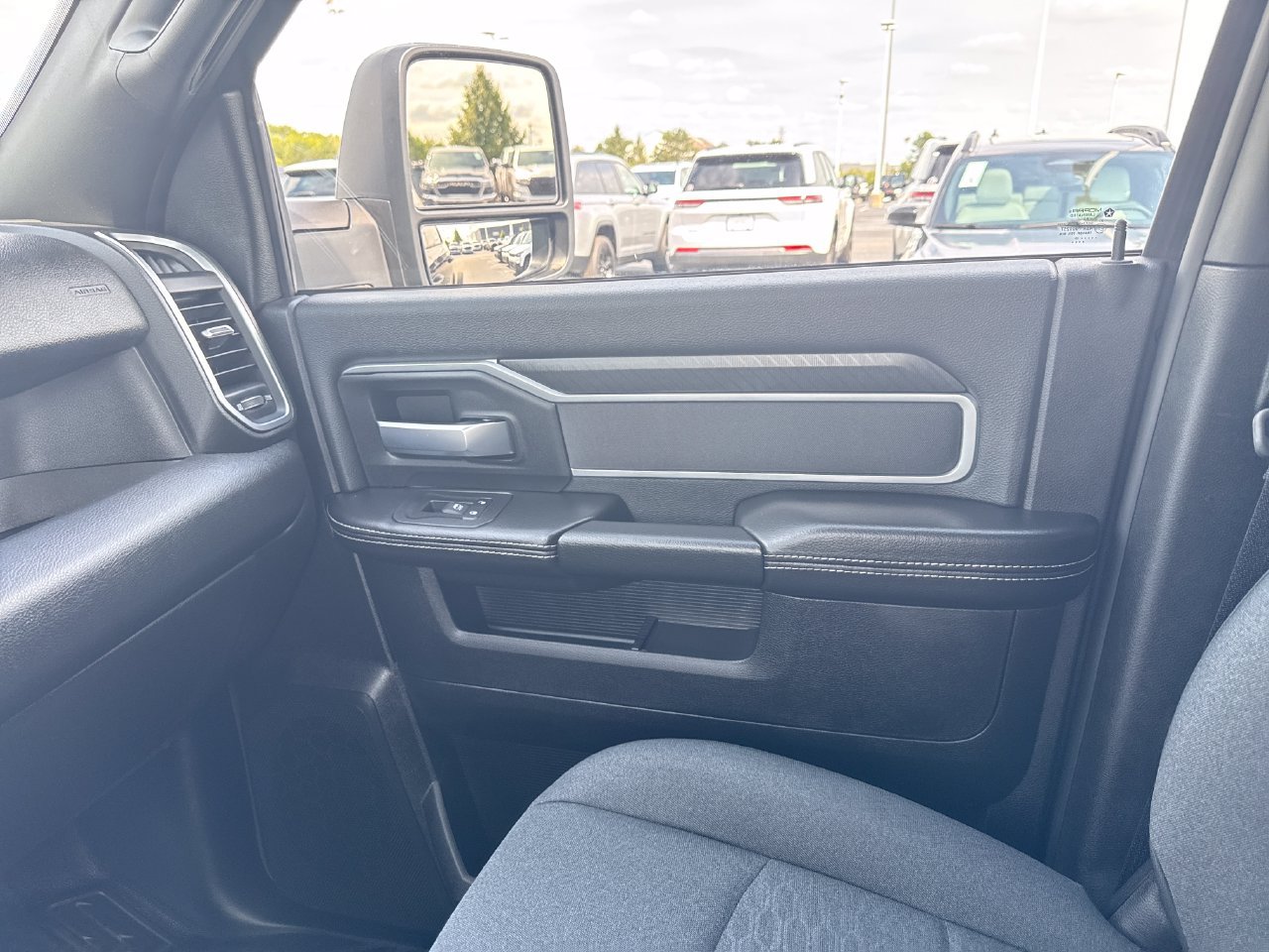 Used 2025 RAM 5500 4x4 Crew Cab image 24
