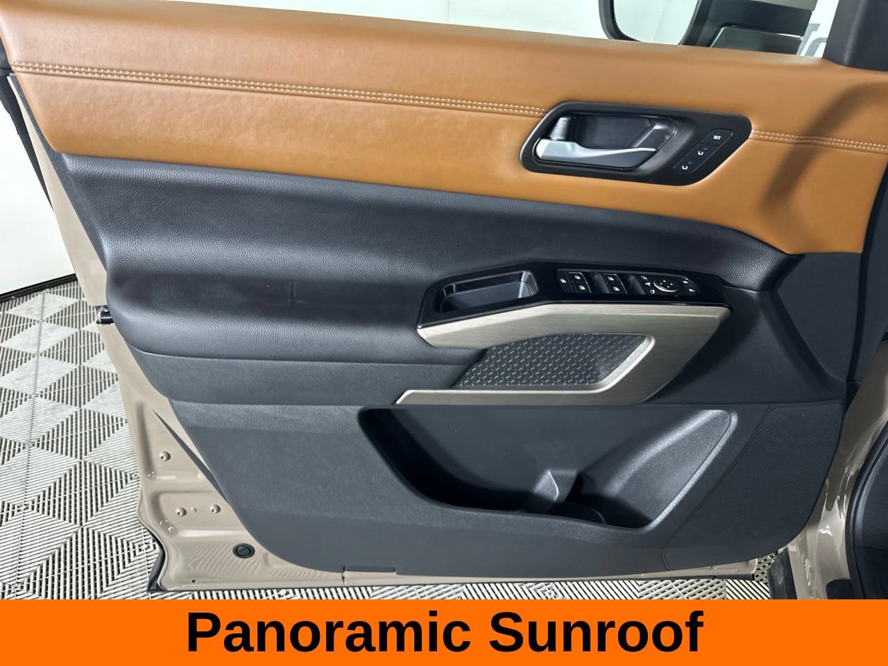 Used 2025 Nissan Pathfinder Platinum w/ Cargo Package FWD image 10