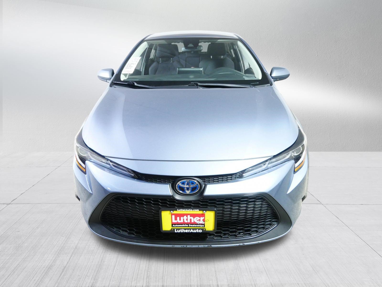 Used 2021 Toyota Corolla LE FWD image 2