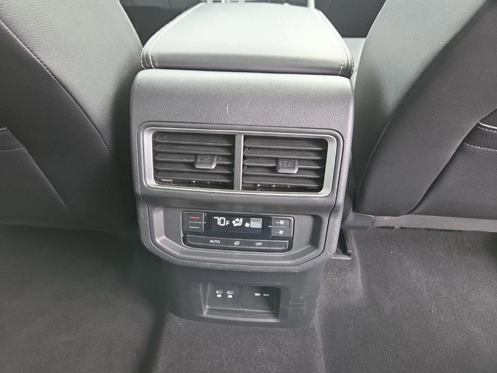 Used 2024 Volkswagen Atlas SE image 22