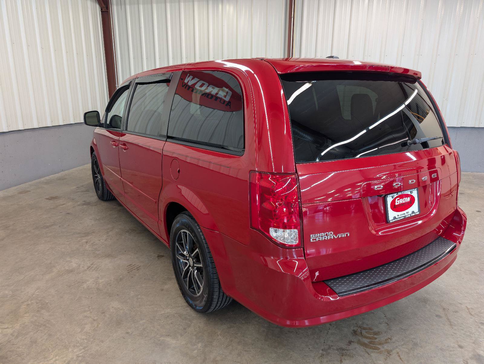 Used 2016 Dodge Grand Caravan SXT FWD image 12