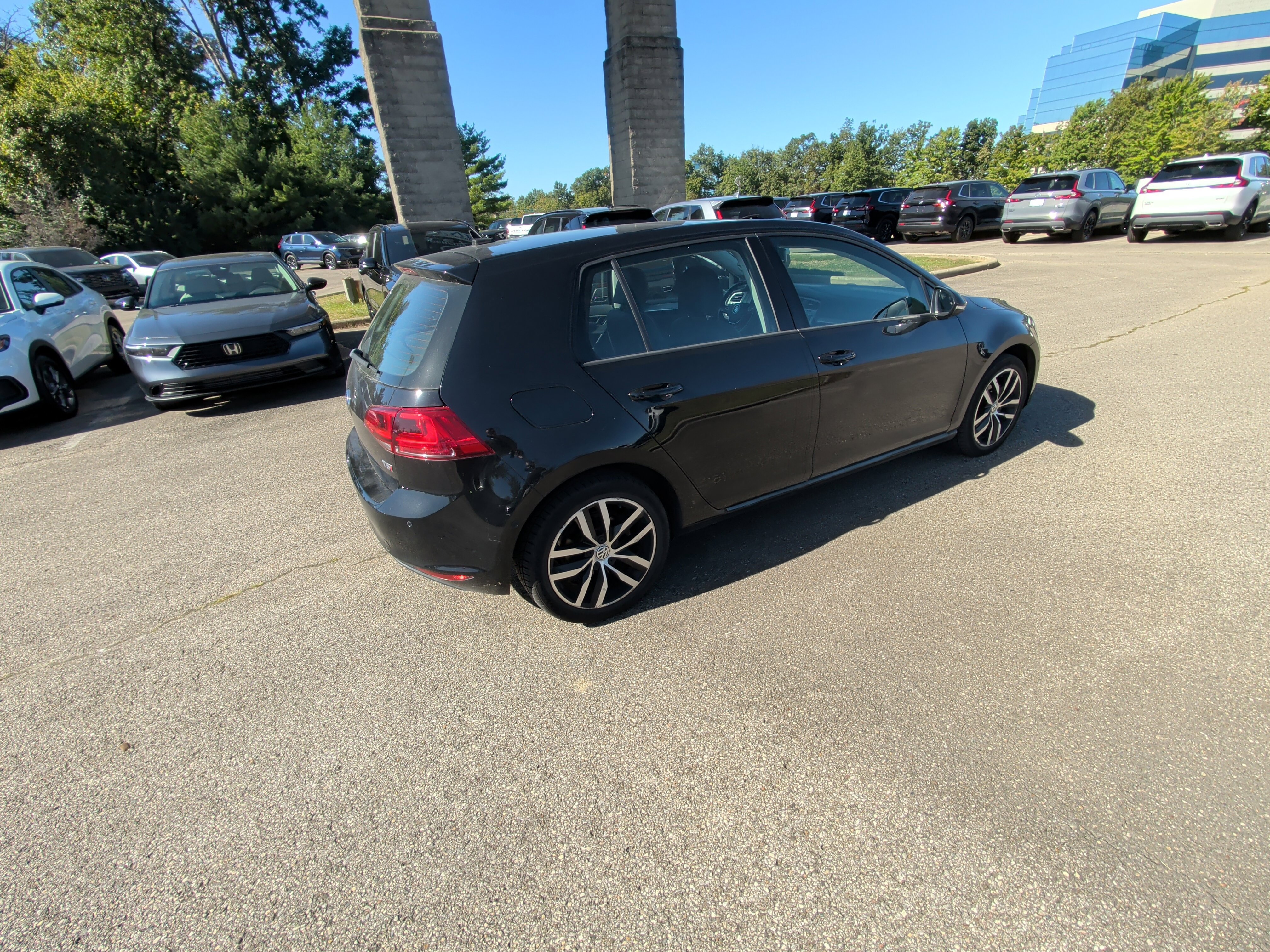 Used 2016 Volkswagen Golf S FWD image 21