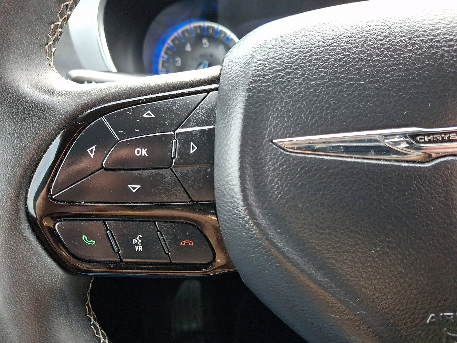 Used 2025 Chrysler Pacifica Limited image 23